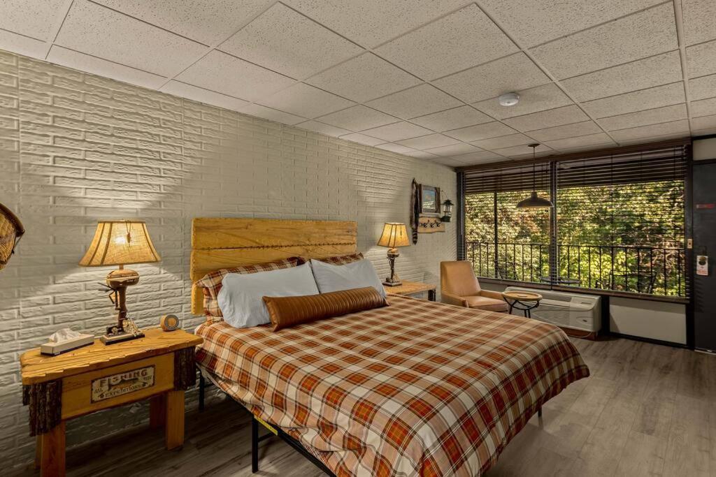 Stonegate Lodge King Bed Wifi 50 Roku Tv Salt Water Pool Room #104 Eureka Springs Extérieur photo