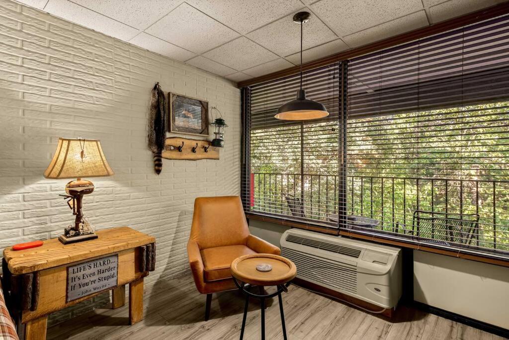 Stonegate Lodge King Bed Wifi 50 Roku Tv Salt Water Pool Room #104 Eureka Springs Extérieur photo